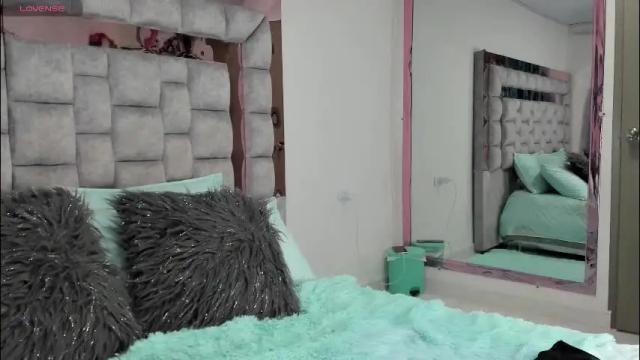 Image 7 of henlly22 Stream on Chaturbate on 1 month ago