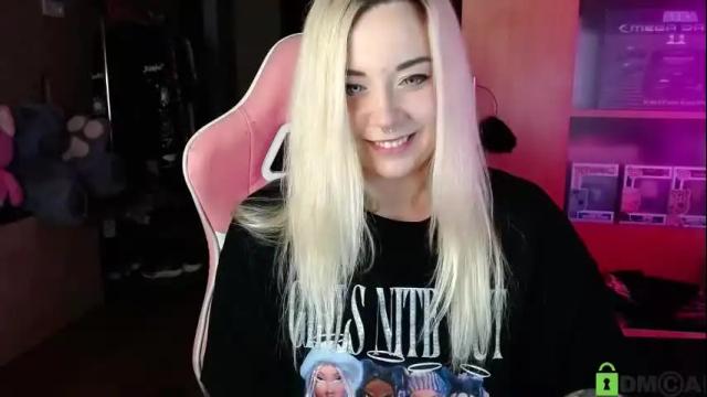 Image 10 of henta1koi Stream on Chaturbate on 16 days ago