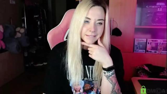 Image 3 of henta1koi Stream on Chaturbate on 16 days ago