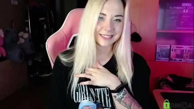 Image 8 of henta1koi Stream on Chaturbate on 16 days ago