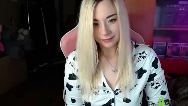 Image 2 of henta1koi Stream on Chaturbate on 12 days ago