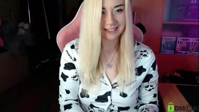 Image 6 of henta1koi Stream on Chaturbate on 12 days ago