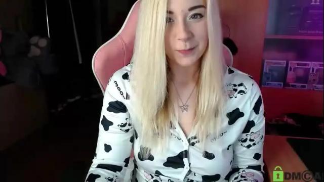 Image 7 of henta1koi Stream on Chaturbate on 12 days ago