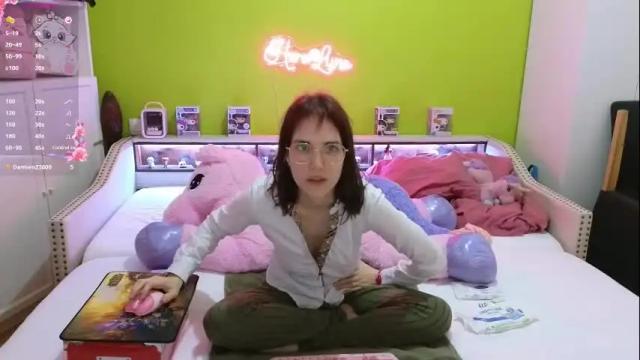 Image 3 of heraluna_ Stream on Chaturbate on 6 months ago