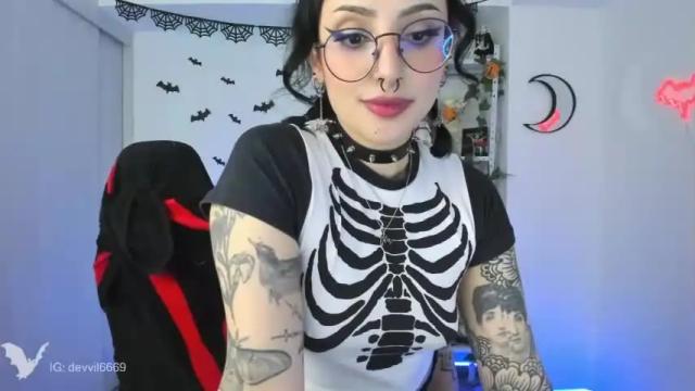 Image 4 of herinfernalmajesty Stream on Chaturbate on 14 months ago
