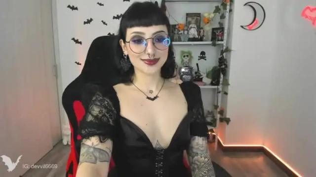 Image 4 of herinfernalmajesty Stream on Chaturbate on 14 months ago