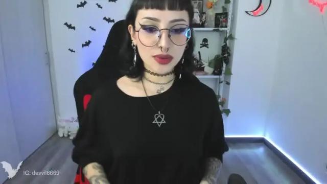 Image 6 of herinfernalmajesty Stream on Chaturbate on 14 months ago