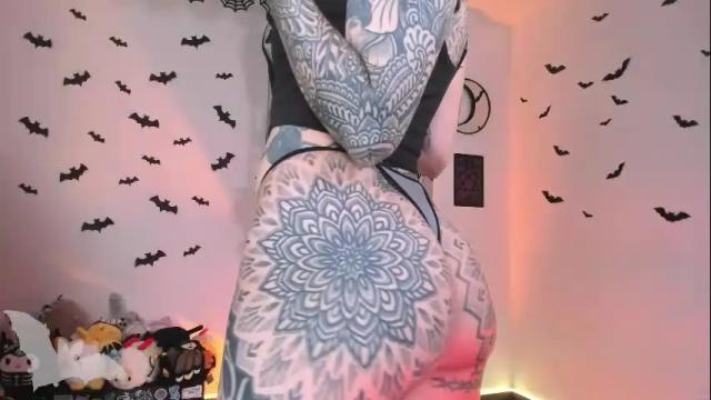 Image 3 of herinfernalmajesty Stream on Chaturbate on 3 months ago