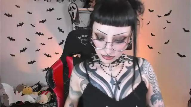 Image 3 of herinfernalmajesty Stream on Chaturbate on 2 months ago