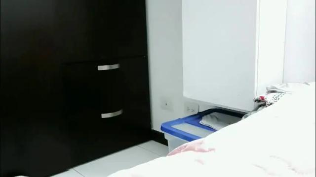 Image 3 of hetairita Stream on Chaturbate on 8 days ago