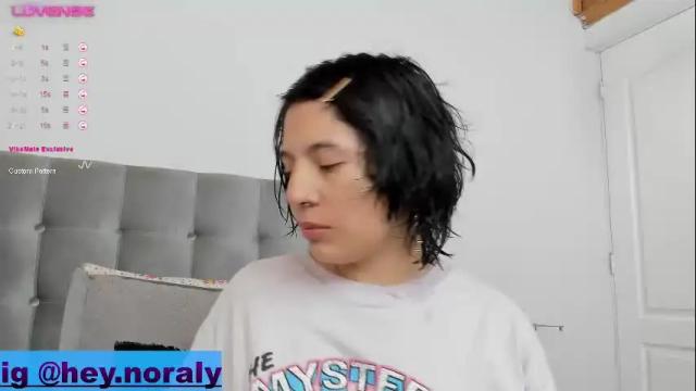 Image 2 of hey_noraly Stream on Chaturbate on 19 days ago