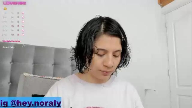Image 4 of hey_noraly Stream on Chaturbate on 19 days ago