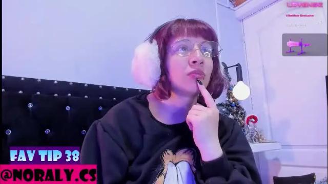 Image 12 of hey_noraly Stream on Chaturbate on 24 days ago