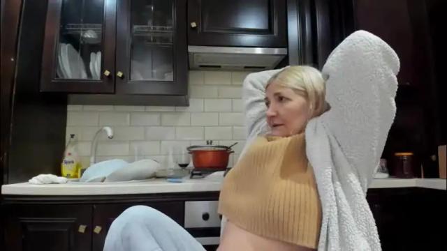 Image 3 of heyheygrey Stream on Chaturbate on 19 days ago
