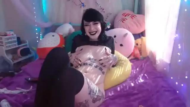 Image 7 of heyhilyraskye Stream on Chaturbate on 12 months ago