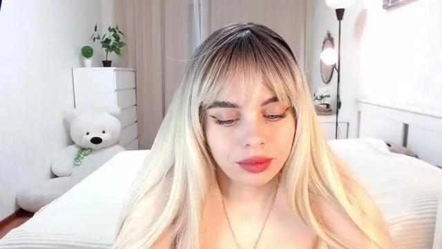 Image 2 of heyjulyhere Stream on Chaturbate on 17 months ago
