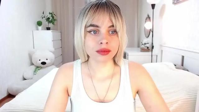 Image 3 of heyjulyhere Stream on Chaturbate on 17 months ago