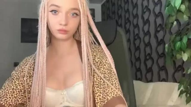 Image 2 of heyley_sativa Stream on Chaturbate on 22 months ago