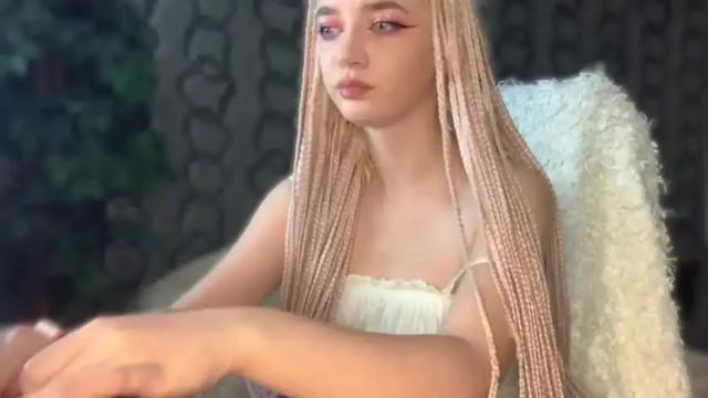 Image 2 of heyley_sativa Stream on Chaturbate on 22 months ago