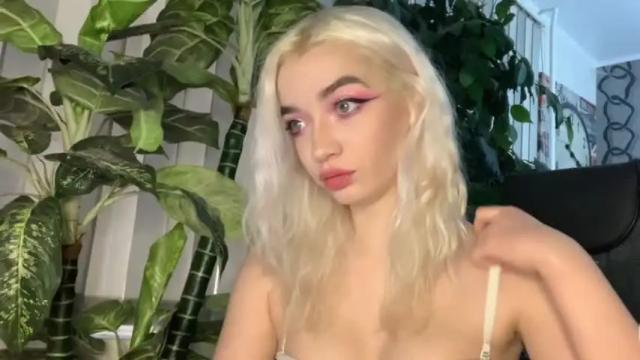 Image 8 of heyley_sativa Stream on Chaturbate on 19 months ago