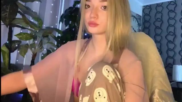 Image 10 of heyley_sativa Stream on Chaturbate on 18 months ago