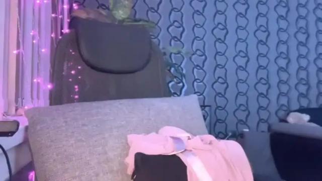 Image 2 of heyley_sativa Stream on Chaturbate on 16 months ago