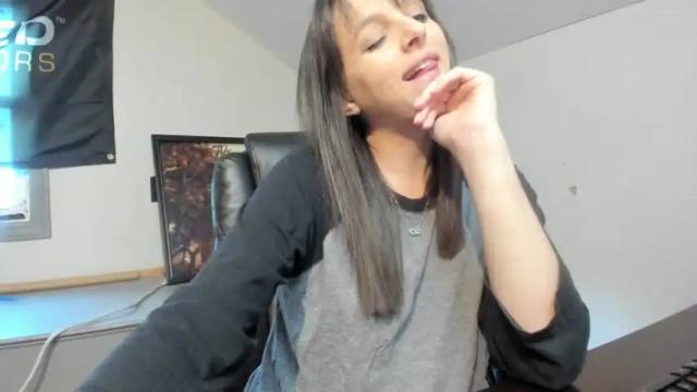 Image 3 of hi_cut_cutie Stream on Chaturbate on 1 month ago