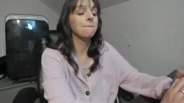 Image 4 of hi_cut_cutie Stream on Chaturbate on 29 days ago