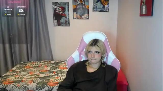 Image 11 of hi_scarlett Stream on Chaturbate on 2 months ago