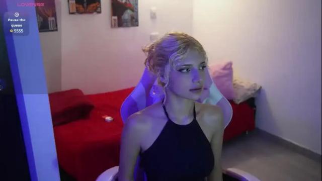 Image 10 of hi_scarlett Stream on Chaturbate on 1 month ago