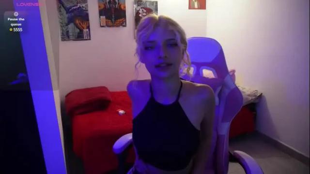 Image 12 of hi_scarlett Stream on Chaturbate on 1 month ago