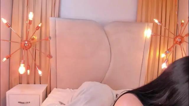Image 11 of hiilaryfox Stream on Chaturbate on 2 months ago