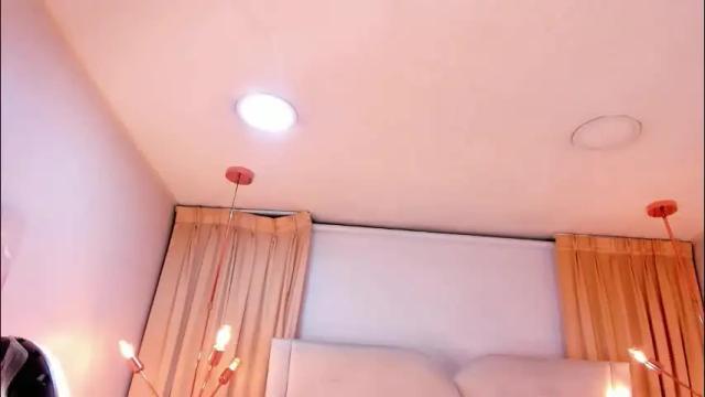 Image 7 of hiilaryfox Stream on Chaturbate on 2 months ago