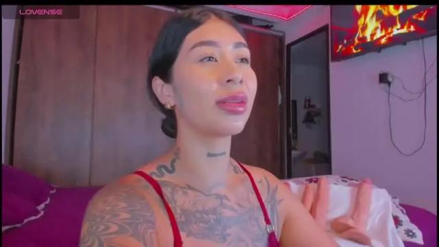 Image 4 of hilary_jones_22 Stream on Chaturbate on 14 months ago