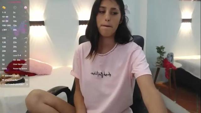 Image 2 of hilaryclowerx Stream on Chaturbate on 1 month ago