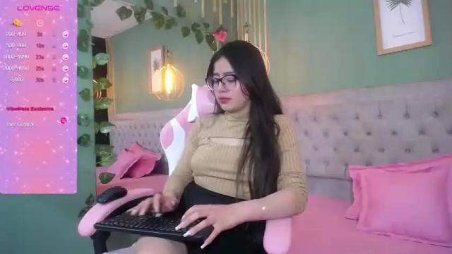 Image 2 of hillary_dallas Stream on Chaturbate on 18 months ago