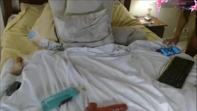 Image 8 of hillary_foox Stream on Chaturbate on 1 month ago