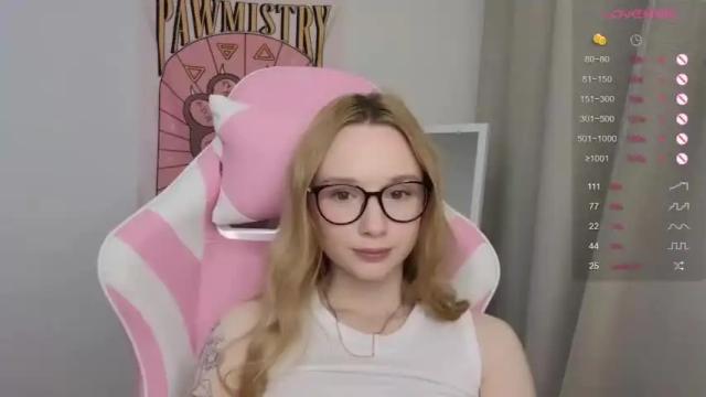 Image 10 of hillikitt Stream on Chaturbate on 21 months ago