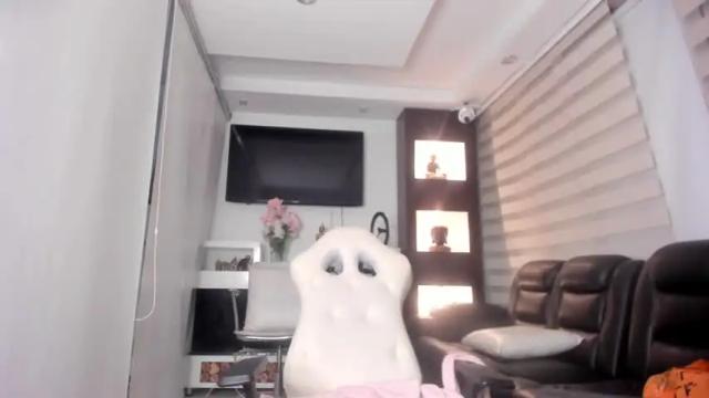 Image 6 of hilly_as Stream on Chaturbate on 15 months ago