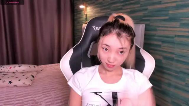 Image 3 of hina_ren Stream on Chaturbate on 20 months ago