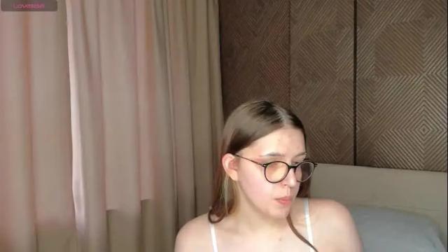 Image 2 of hinesarline Stream on Chaturbate on 1 month ago