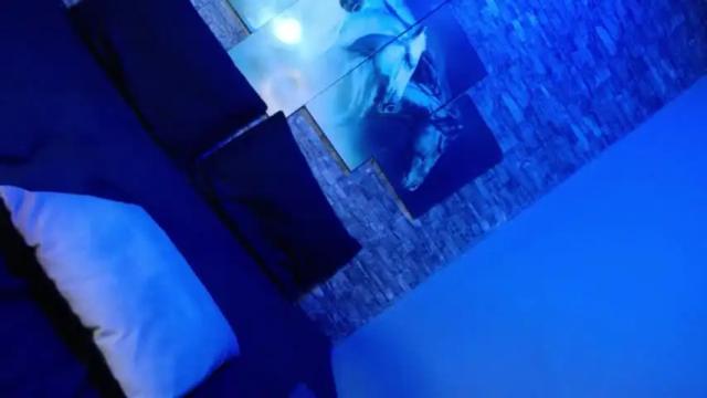 Image 11 of hitzell_vickers_ Stream on Chaturbate on 13 months ago