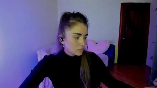 Image 2 of hloesky Stream on Chaturbate on 13 months ago