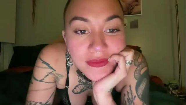 Image 3 of holdmylunaa Stream on Chaturbate on 16 months ago