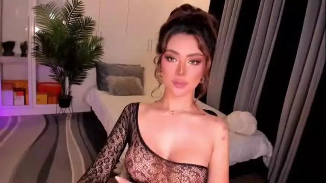 Image 3 of holee_laura Stream on Chaturbate on 3 months ago