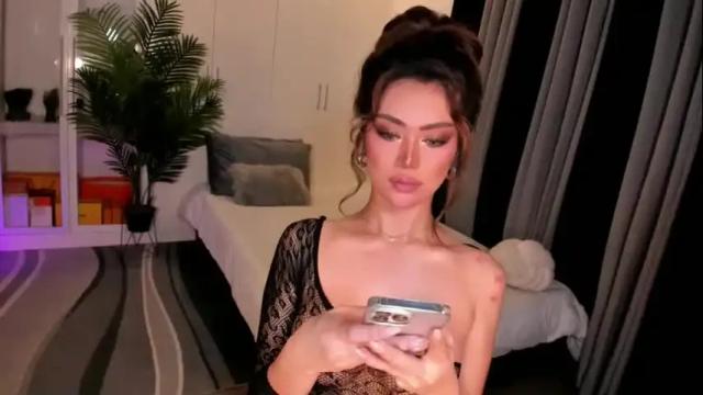 Image 7 of holee_laura Stream on Chaturbate on 3 months ago