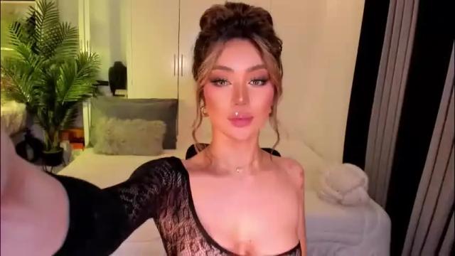 Image 12 of holee_laura Stream on Chaturbate on 2 months ago