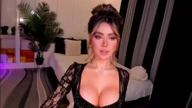 Image 3 of holee_laura Stream on Chaturbate on 1 month ago