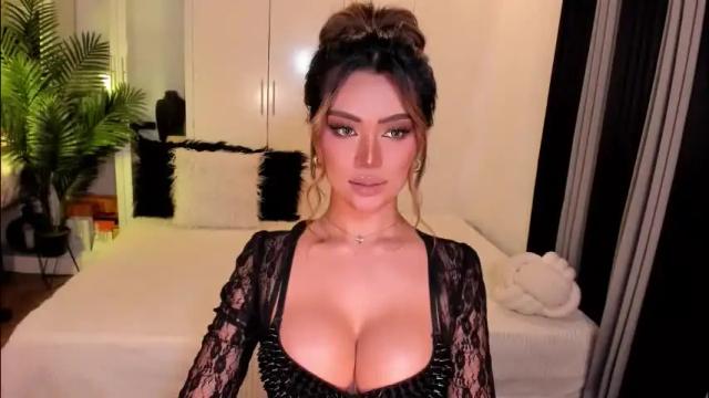 Image 8 of holee_laura Stream on Chaturbate on 1 month ago