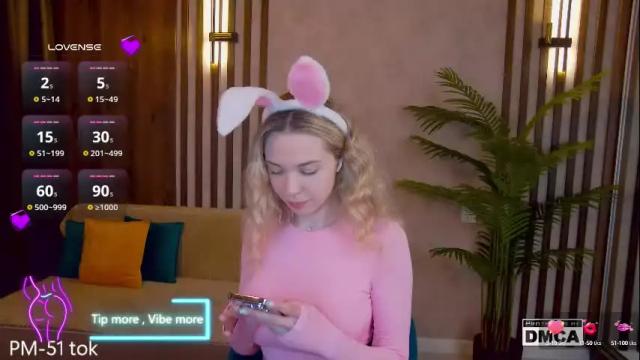 Image 3 of holl1would Stream on Chaturbate on 22 days ago
